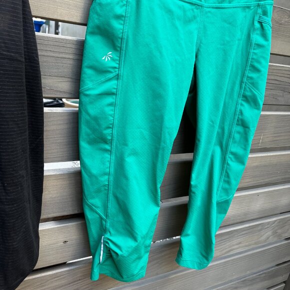 Lululemon Black 105F Tank Top Size 4 & Athleta Kelly Green Crop Leggings XS - Picture 3 of 5